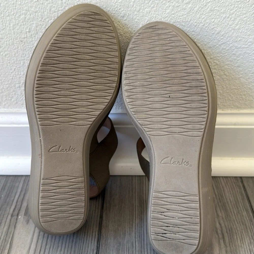 Clarks Women's Reedly Juno Sage Nubuck Wedge Sandals Size 7 - Picture 7 of 8